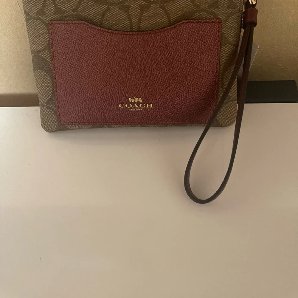 Coach NWT wristlet wallet F22713 Khaki/ Metallic Cherry center zip - Picture 3 of 7
